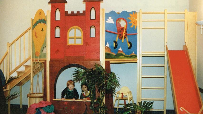 1990 - Spielecke im Restaurant Charlottchen zur Eröffnungsfeier