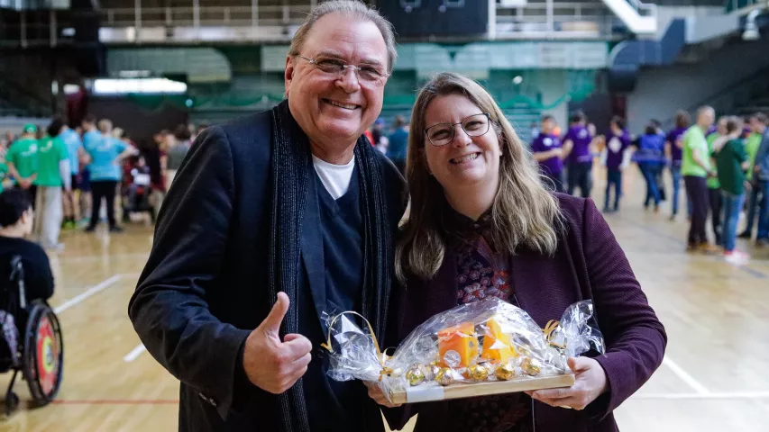Frank Jeromin und Heike Schmidt-Schmelz schauen in die Kamera