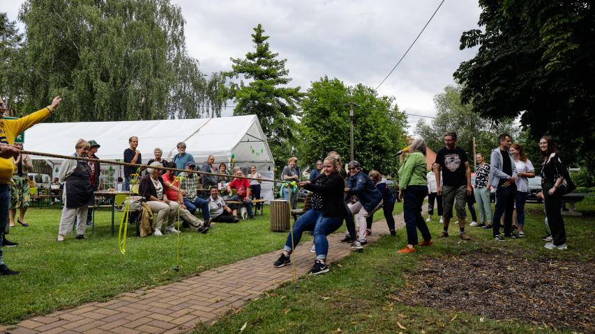 Tauziehen beim Jubiläumsfest