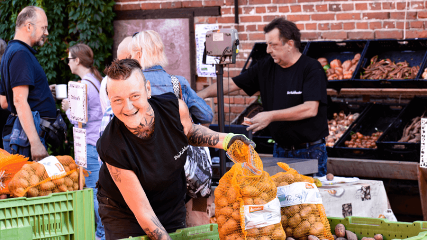 Erntedankfest in Kuhhorst 2024 - Verkauf der Kuhhorster Kartoffeln
