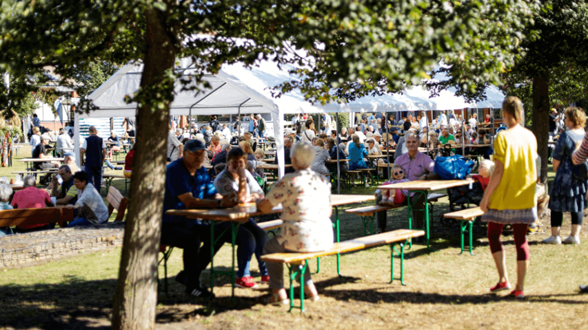 Erntedankfest in Kuhhorst 2024 - Gut besuchte Festwiese