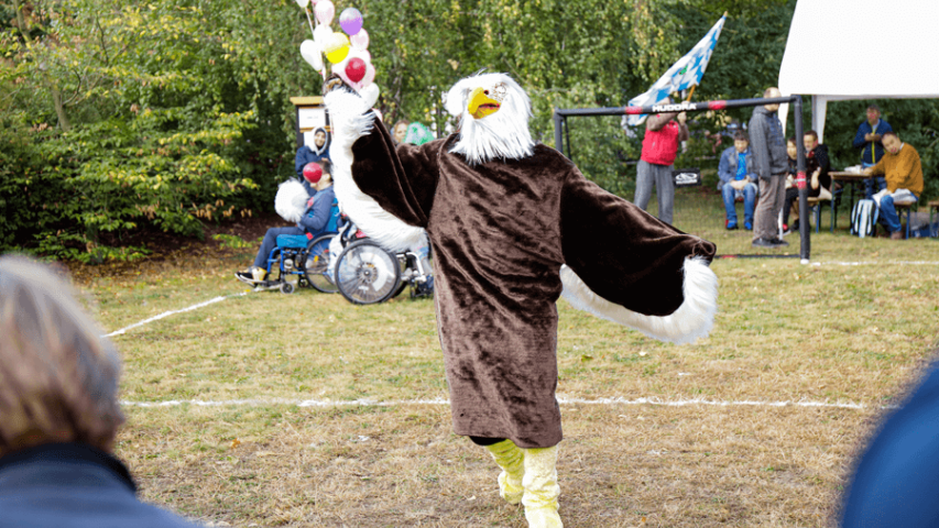 Natürlich mit Maskottchen - 17. BFB-Fußballturnier von Mosaik 2024 