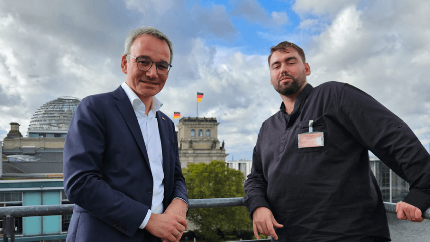 CDU-Bundestagsabgeordneter Wilfried Oellers mit Mosaik-Schichtwechsler Philipp Falk