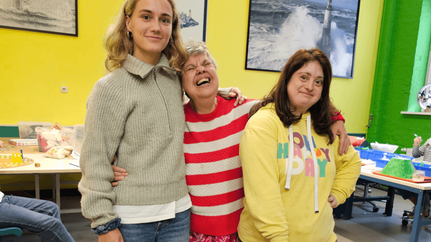 Isabel (links) von den Sozialhelden war in die Mosaik-Betriebsstätte in Reinickendorf gewechselt, hier mit Sylvia (Mitte) und Golnaz (rechts)