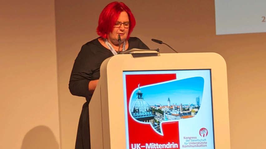 Silke Braun vom Mosaik-Team für Unterstützte Kommunikation beim UK-Fachkongress in Leipzig